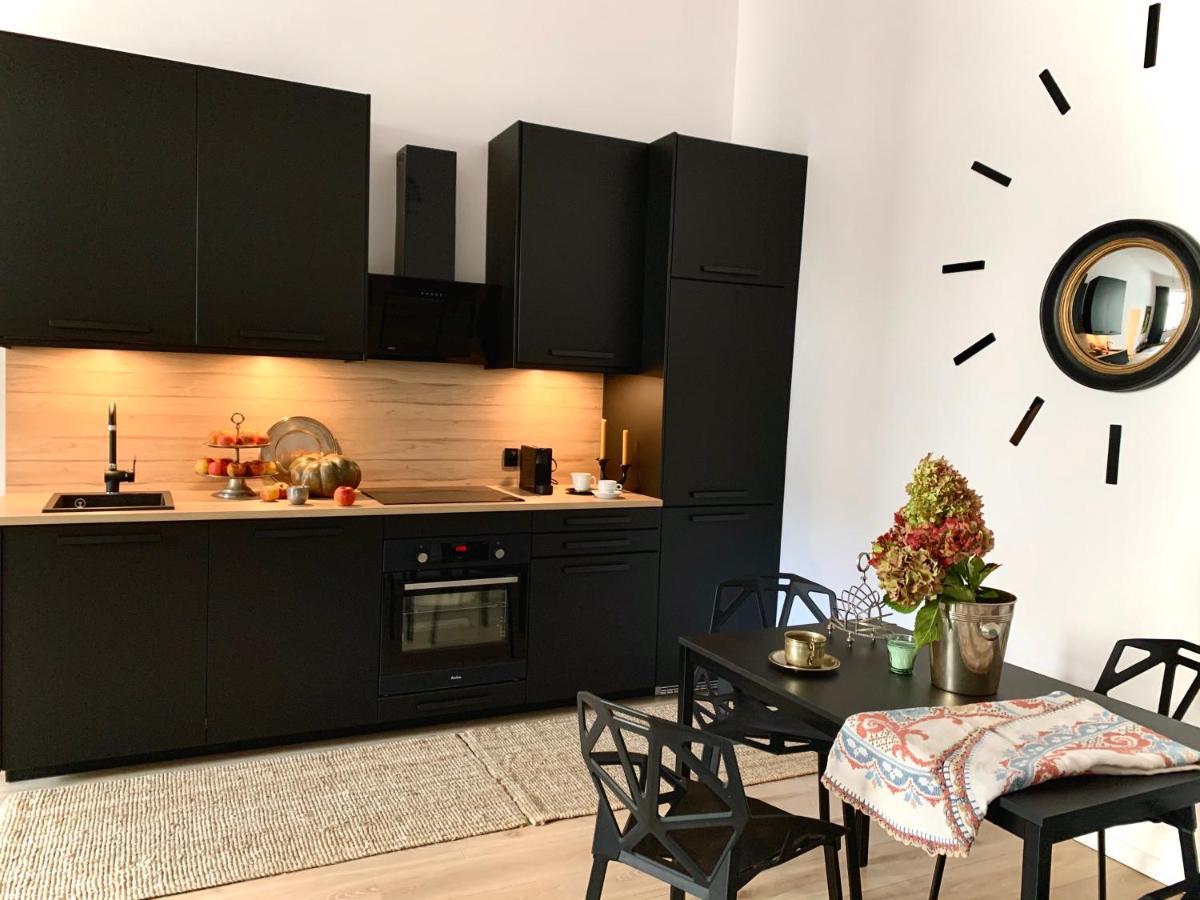 Black Velvet Apartment Krasków Dış mekan fotoğraf